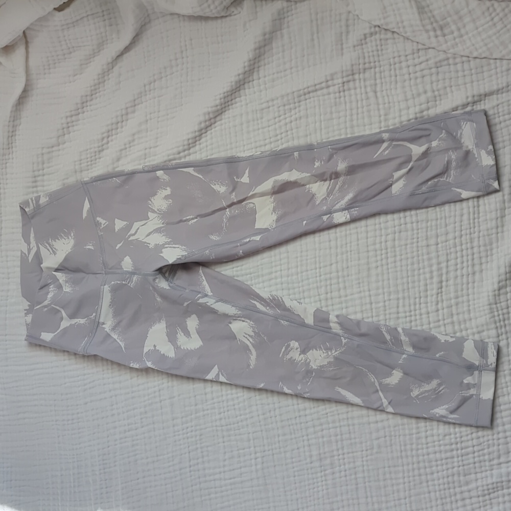 EUC Lululemon crop Wunder Under High Rise crop, sz 2